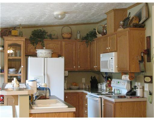 686 Venetia Road Venetia, PA 15367 - Photo 2 of 18 Kitchen. beautiful kitchen w/an island and all the appliances