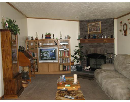 686 Venetia Road Venetia, PA 15367 - Photo 10 of 18 Family Room. another view of the family room