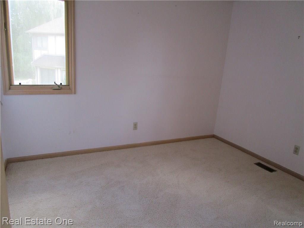 2124 Reagan Drive Rochester Hills, MI 48309 - Photo 18 of 23