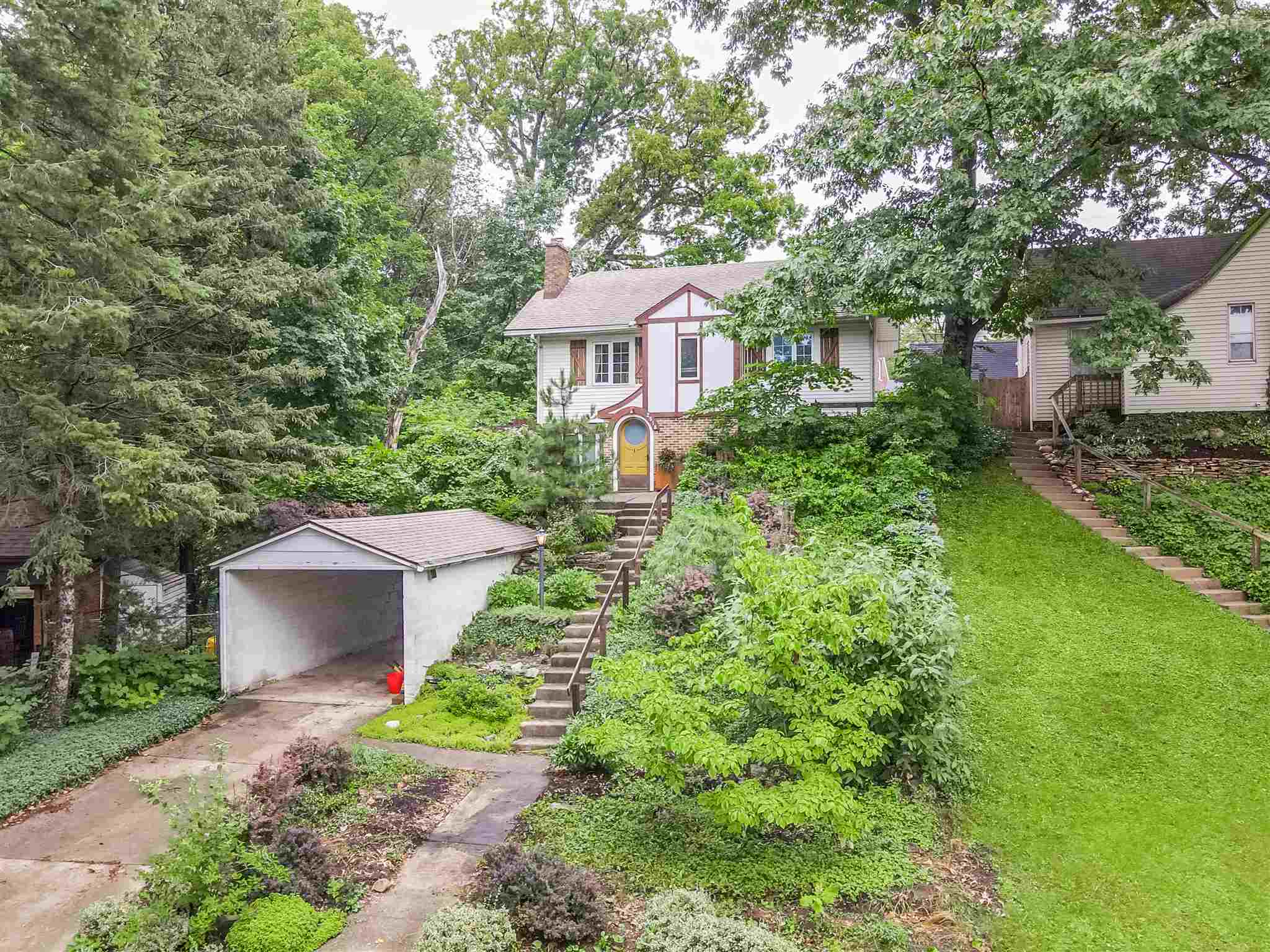 2518 Oakridge Road Fort Wayne, IN 46805 - Photo 3 of 32 Gallery Image 3