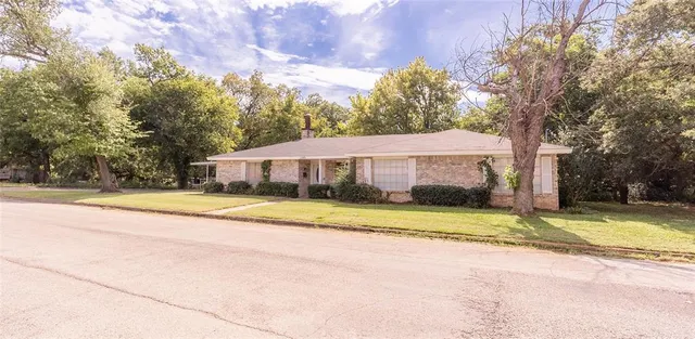 $228,500 | 1103 Miller Street, Bowie, TX 76230