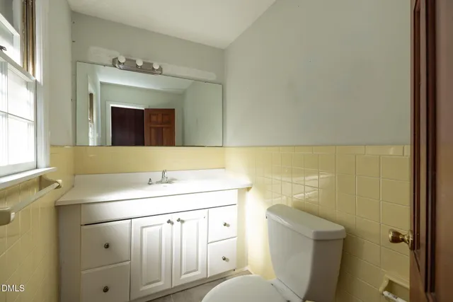 $2,350 | 315 West King Street, Hillsborough, NC 27278