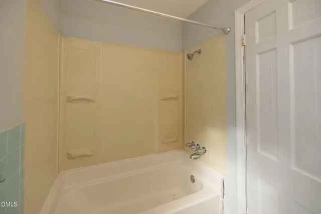 $2,350 | 315 West King Street, Hillsborough, NC 27278