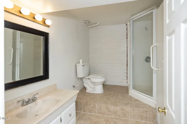 $2,350 | 315 West King Street, Hillsborough, NC 27278