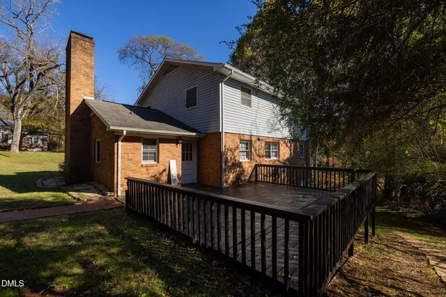 $2,350 | 315 West King Street, Hillsborough, NC 27278