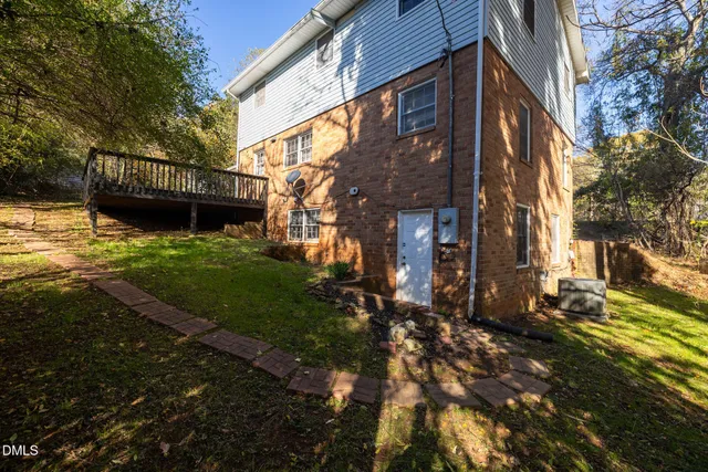 $2,350 | 315 West King Street, Hillsborough, NC 27278