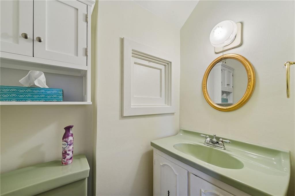 560 Ridgeway Street Greensburg, PA 15601 - Photo 12 of 37 Gallery Image 12