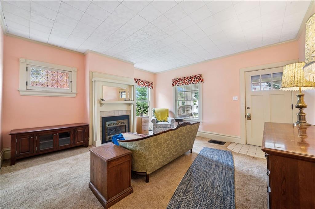 560 Ridgeway Street Greensburg, PA 15601 - Photo 4 of 37 Gallery Image 4