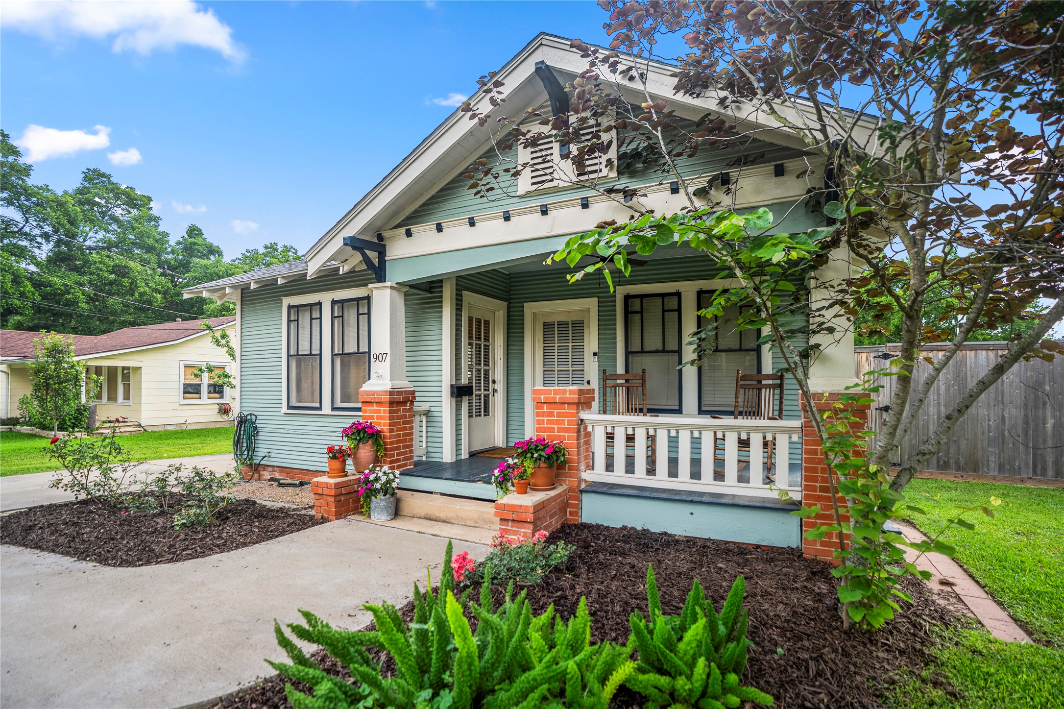 907 Clinton Street Brenham, TX 77833 - Photo 4 of 34