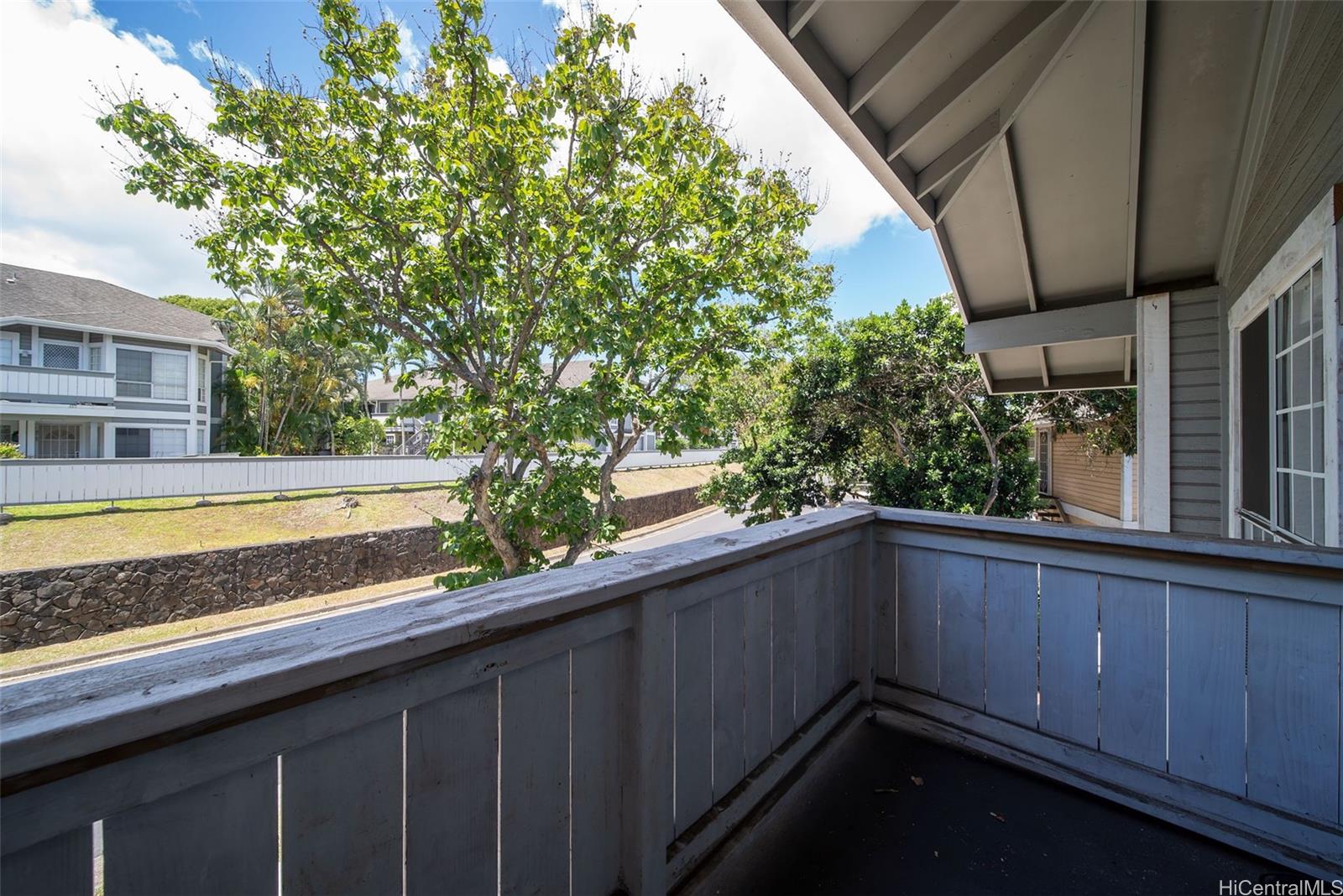 429 Mananai Place, Unit 39U Honolulu, HI 96818 - Photo 16 of 23 a view of a bathtub in the balcony