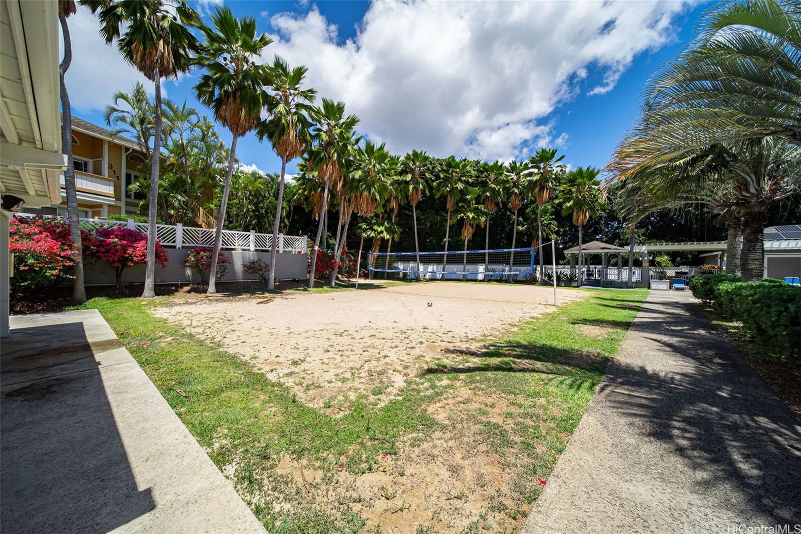 429 Mananai Place, Unit 39U Honolulu, HI 96818 - Photo 20 of 23 a view of swimming pool with a patio