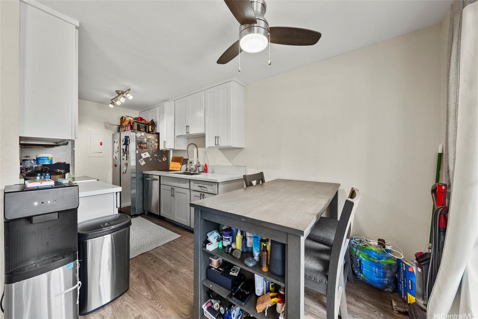 429 Mananai Place, Unit 39U Honolulu, HI 96818 - Photo 6 of 23 a kitchen with stainless steel appliances a stove a chimney a sink and cabinets