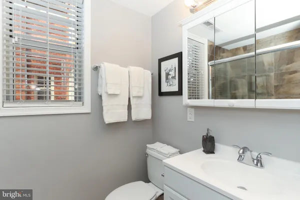 $1,950 | 1800 Queens Lane, Unit 4199, Arlington, VA 22201