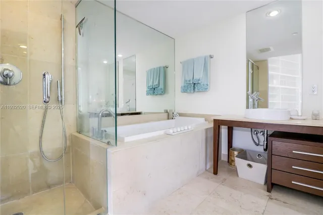 $919,000 | 495 Brickell Avenue, Unit 4011, Miami, FL 33131