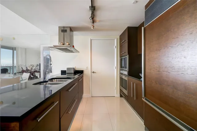 $919,000 | 495 Brickell Avenue, Unit 4011, Miami, FL 33131