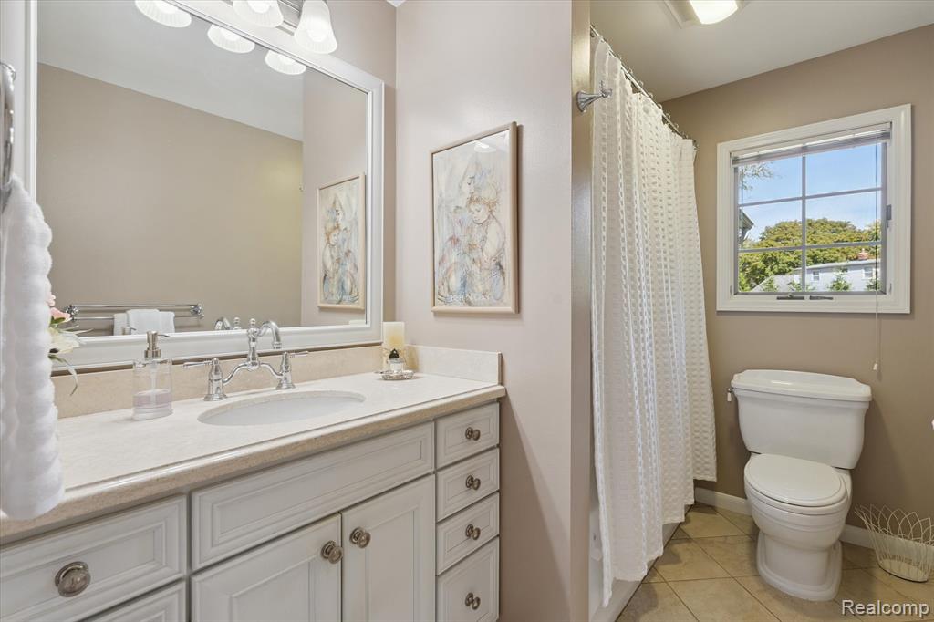 915 East River Road Flushing, MI 48433 - Photo 21 of 51