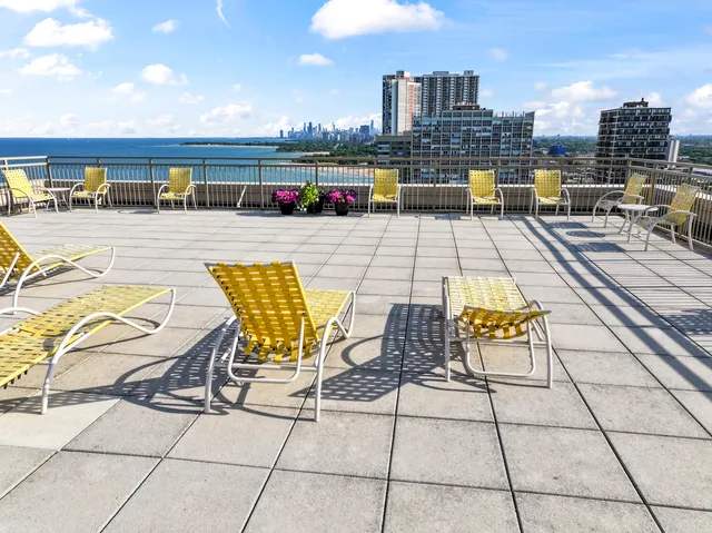 $375,000 | 6301 North Sheridan Road, Unit 11R, Chicago, IL 60660