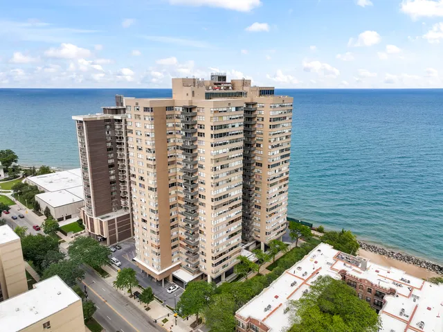 $375,000 | 6301 North Sheridan Road, Unit 11R, Chicago, IL 60660