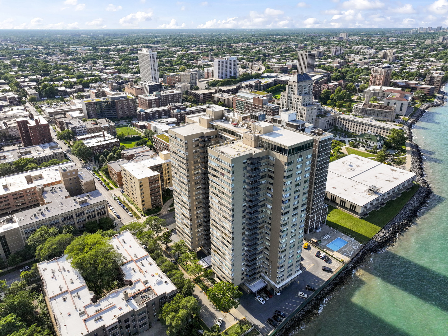 6301 North Sheridan Road, Unit 11R Chicago, IL 60660 - Photo 3 of 17 a picture of city view