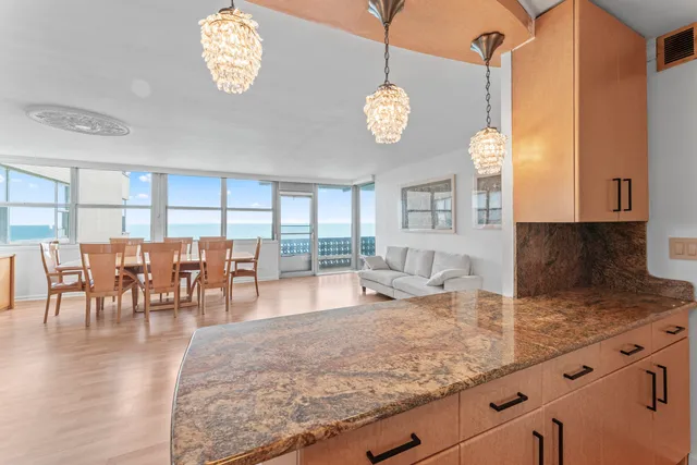 $375,000 | 6301 North Sheridan Road, Unit 11R, Chicago, IL 60660