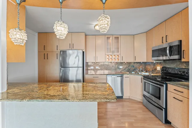 $375,000 | 6301 North Sheridan Road, Unit 11R, Chicago, IL 60660