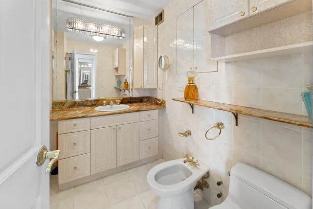 $375,000 | 6301 North Sheridan Road, Unit 11R, Chicago, IL 60660