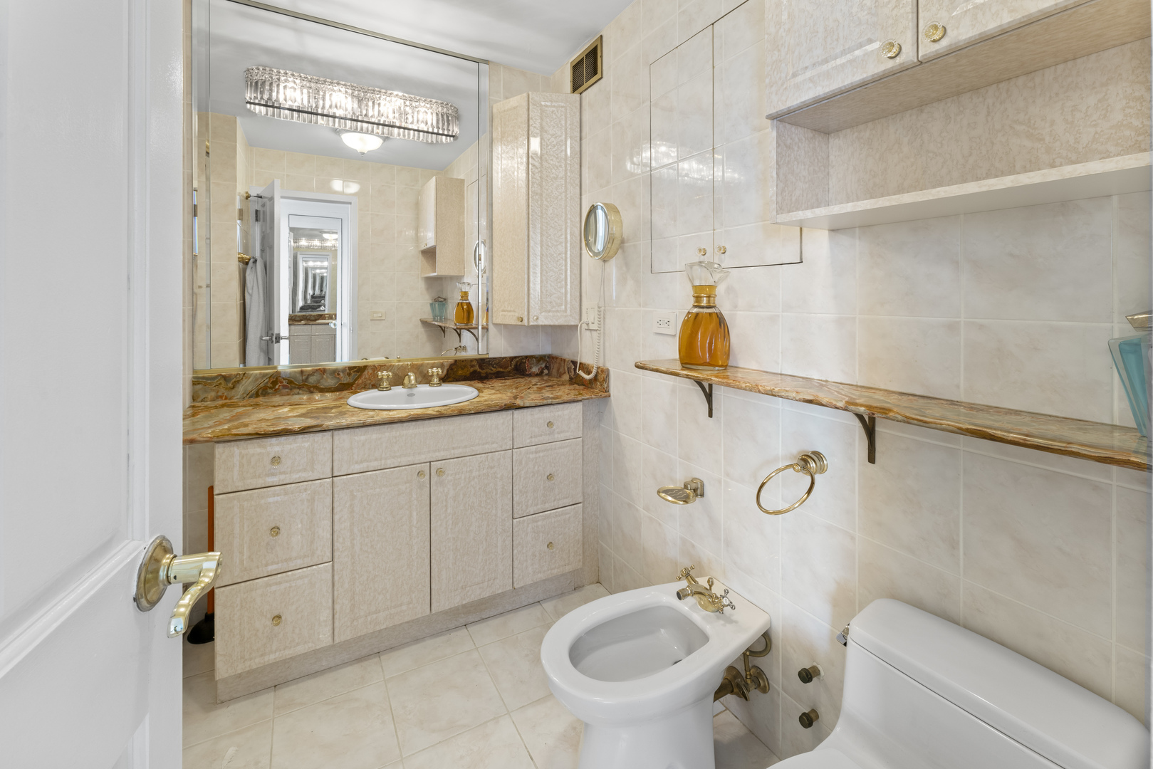 6301 North Sheridan Road, Unit 11R Chicago, IL 60660 - Photo 10 of 17 a bathroom with a sink a toilet and shower