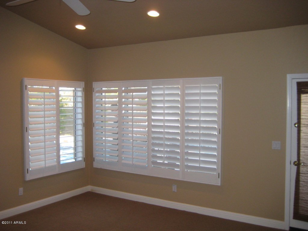 4722 East Hearn Road Phoenix, AZ 85032 - Photo 12 of 23 LIVING ROOM