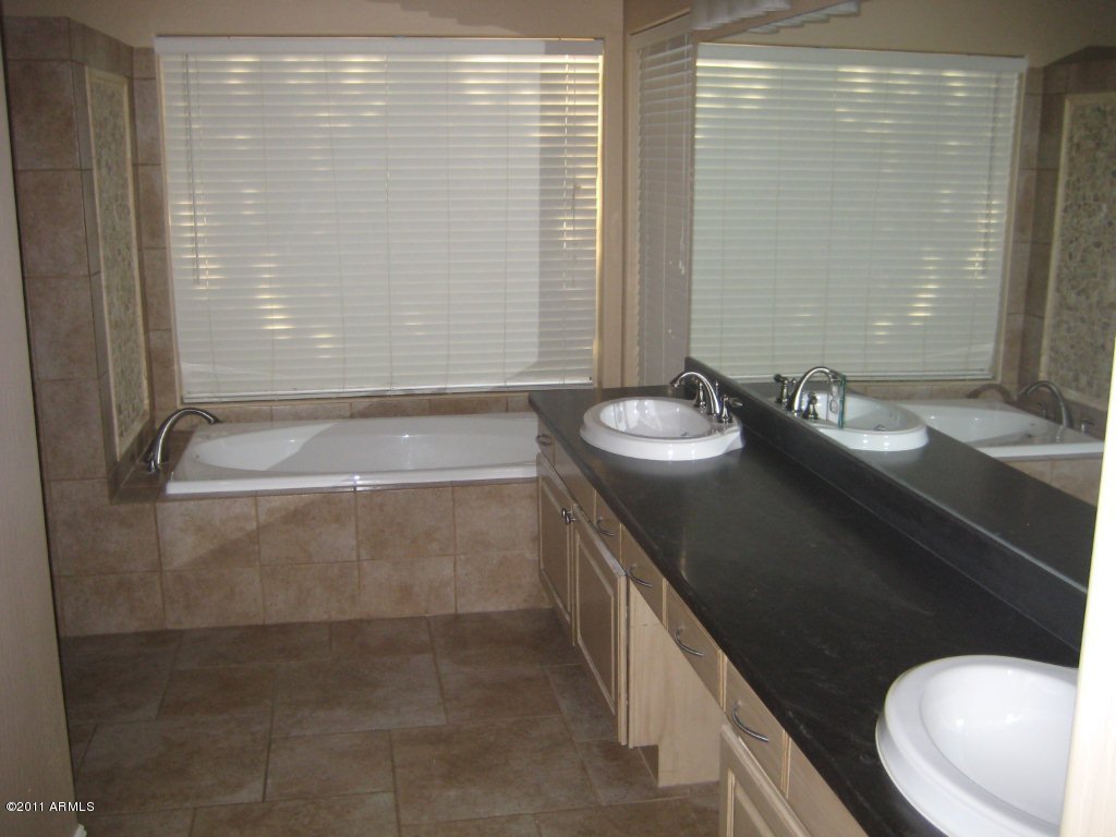 4722 East Hearn Road Phoenix, AZ 85032 - Photo 13 of 23 MASTER BATHROOM