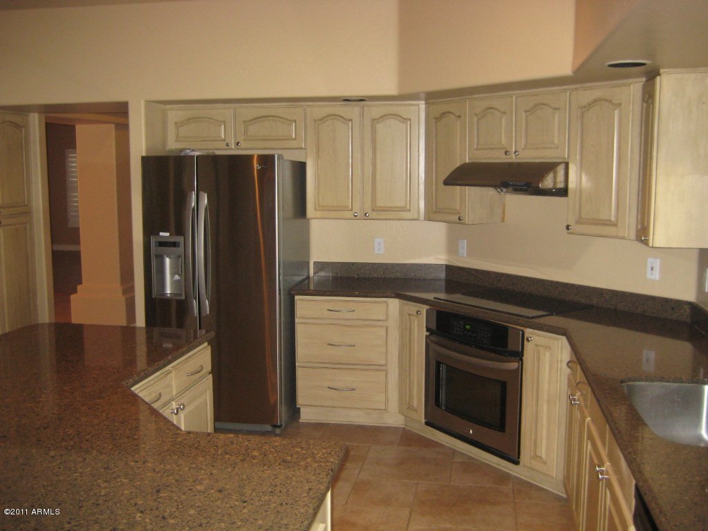 4722 East Hearn Road Phoenix, AZ 85032 - Photo 2 of 23 KITCHEN