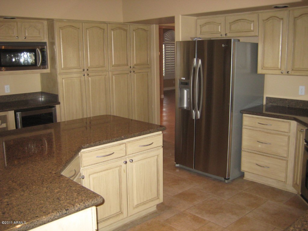 4722 East Hearn Road Phoenix, AZ 85032 - Photo 5 of 23 KITCHEN