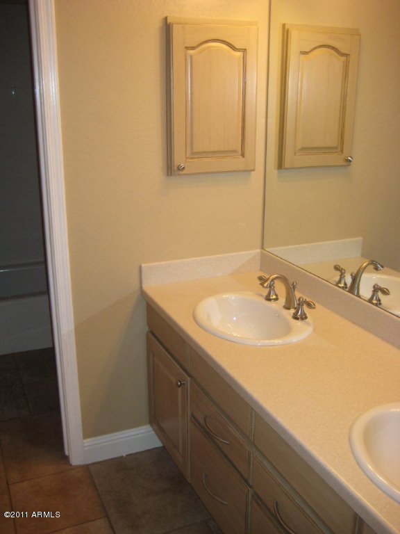 4722 East Hearn Road Phoenix, AZ 85032 - Photo 10 of 23 MASTER BATHROOM
