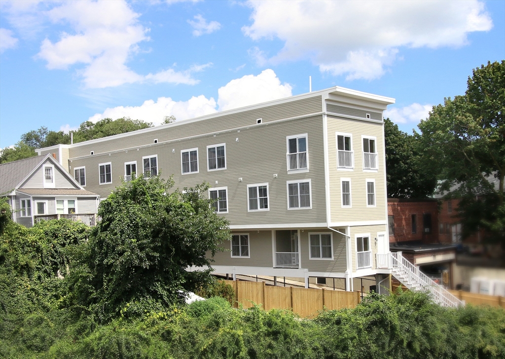 4 Kemp Street, Unit 1 Boston, MA 02127 - Photo 2 of 16