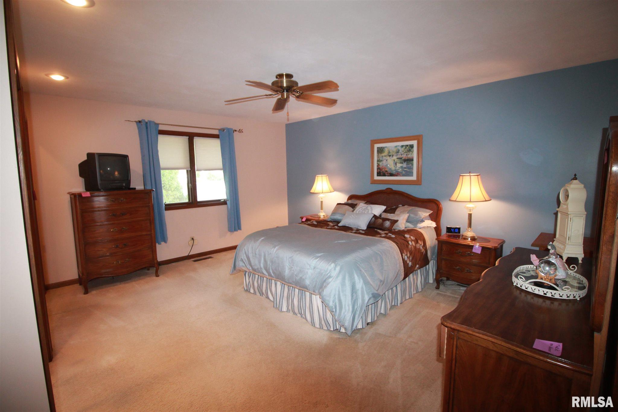 1712 Devonwood Springfield, IL 62704 - Photo 15 of 36 Gallery Image 15