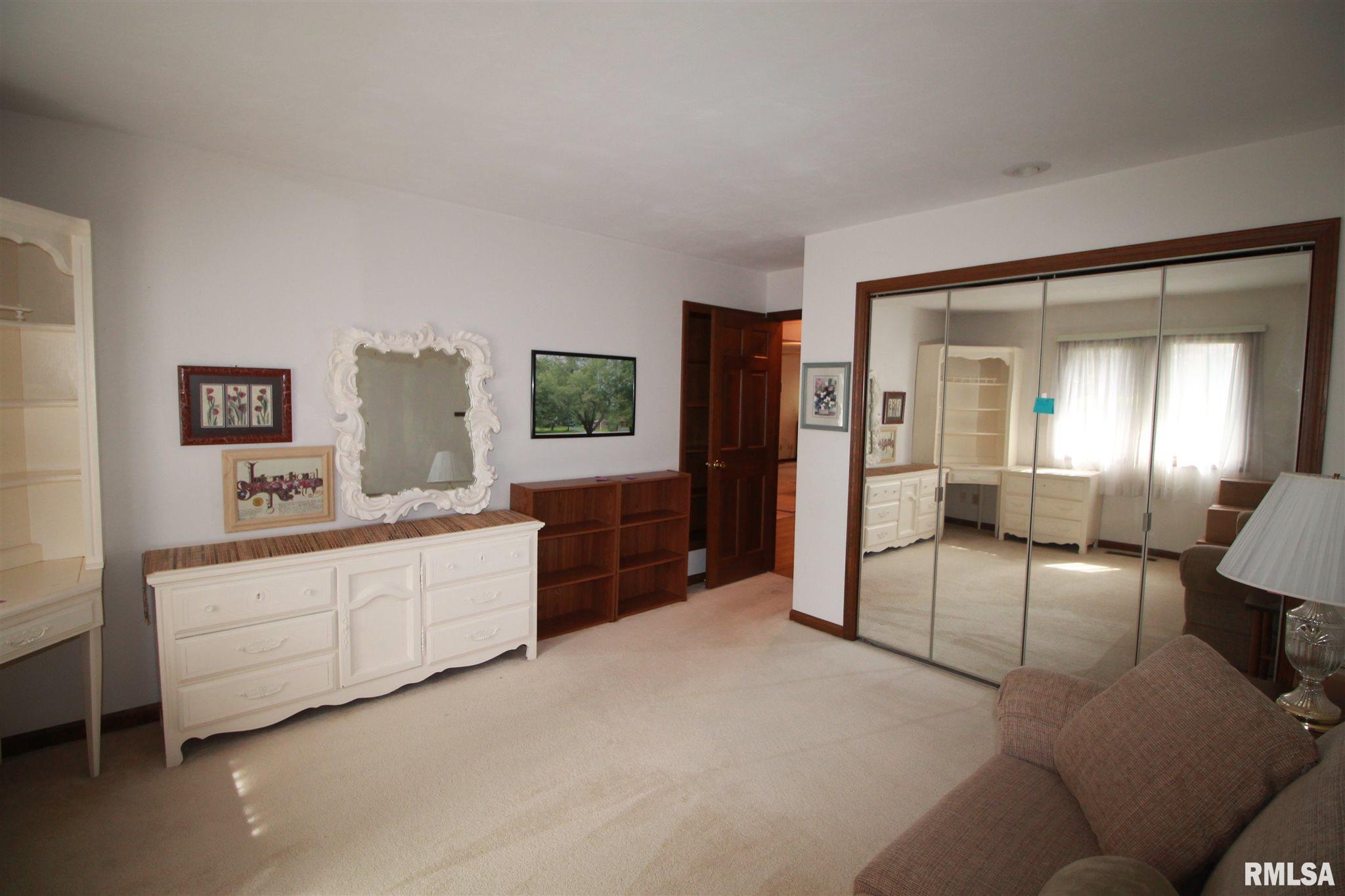 1712 Devonwood Springfield, IL 62704 - Photo 21 of 36 Gallery Image 21