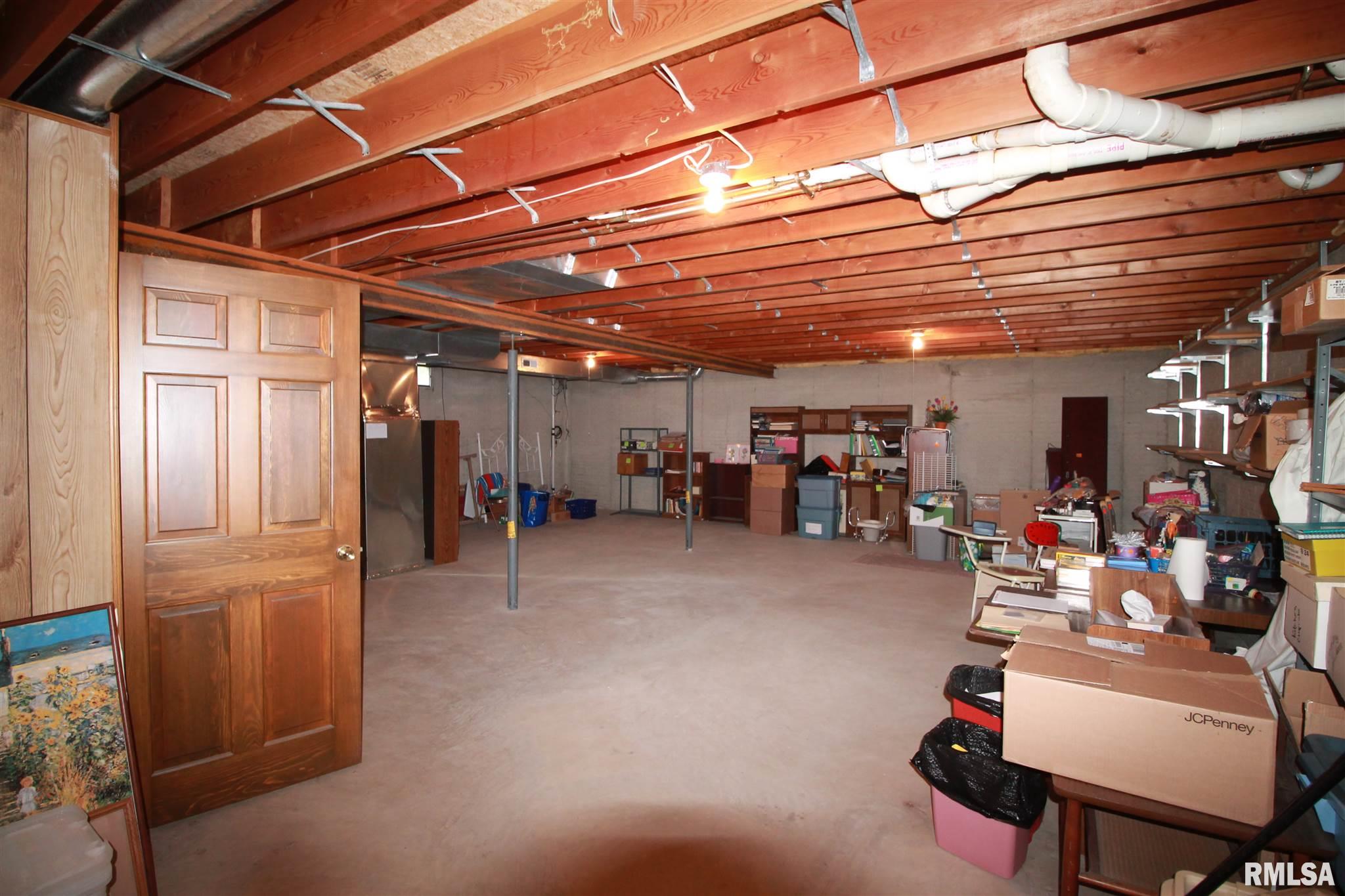 1712 Devonwood Springfield, IL 62704 - Photo 23 of 36 Gallery Image 23