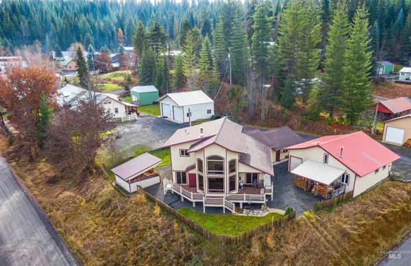 $675,000 | 204 South 2nd Street, Elk River, ID 83827