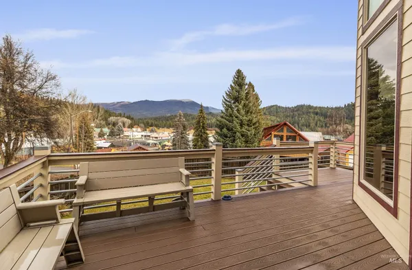 $675,000 | 204 South 2nd Street, Elk River, ID 83827