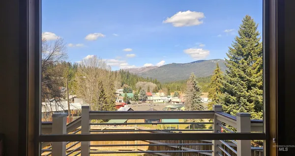 $675,000 | 204 South 2nd Street, Elk River, ID 83827