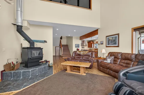 $675,000 | 204 South 2nd Street, Elk River, ID 83827