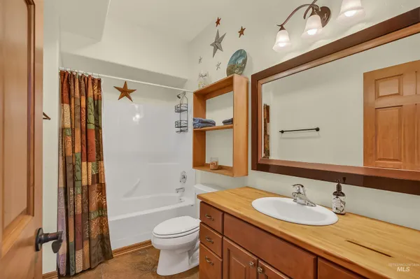 $675,000 | 204 South 2nd Street, Elk River, ID 83827