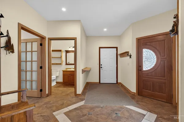 $675,000 | 204 South 2nd Street, Elk River, ID 83827