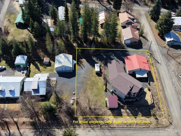 $675,000 | 204 South 2nd Street, Elk River, ID 83827