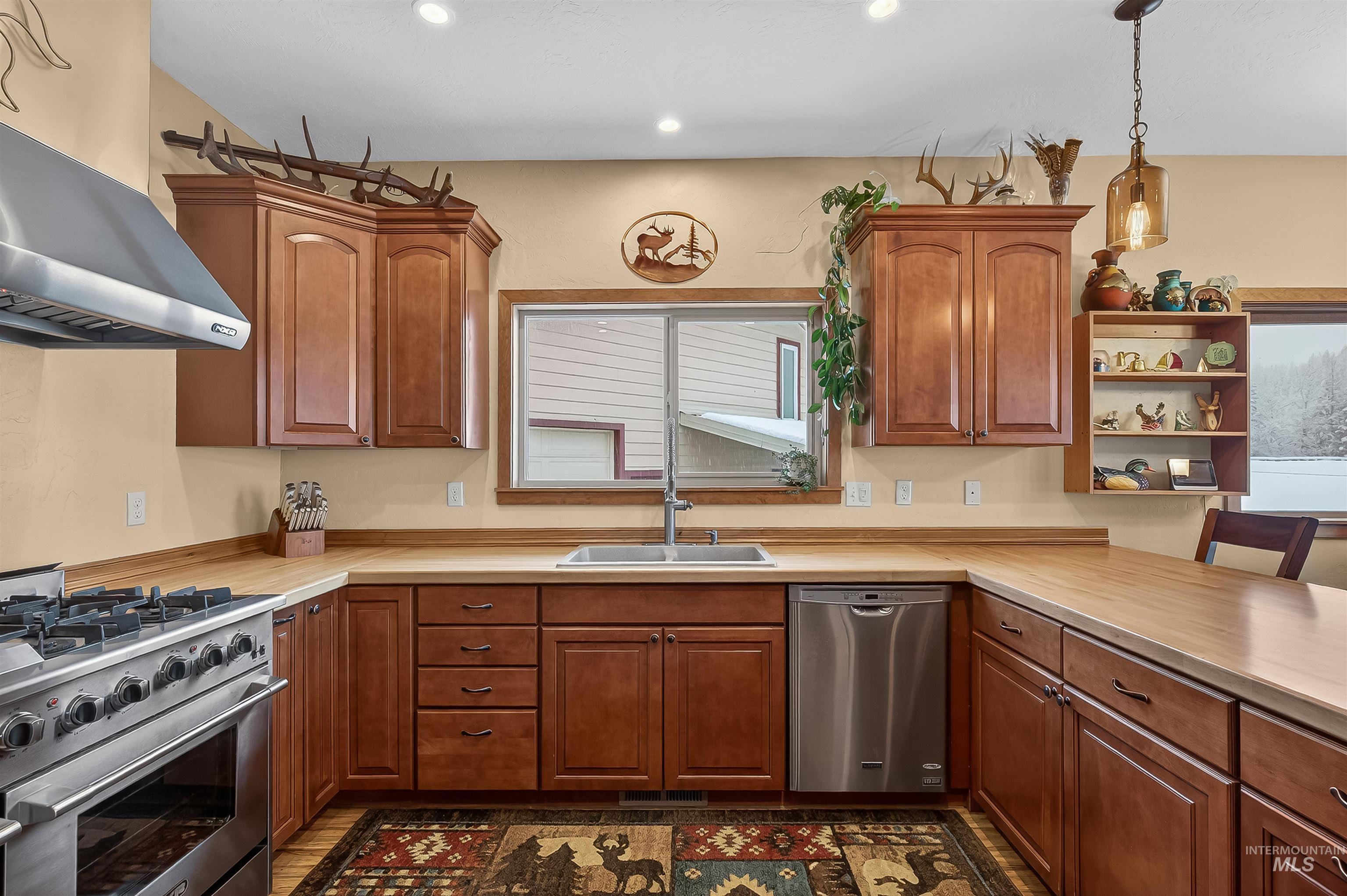 204 South 2nd Street Elk River, ID 83827 - Photo 6 of 50
