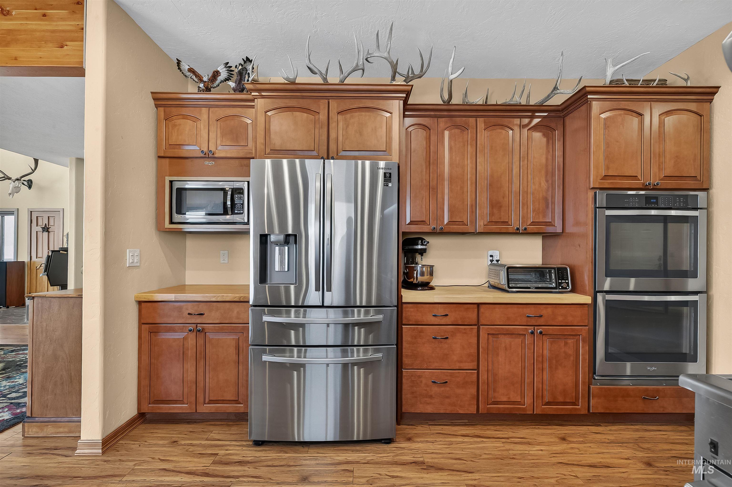 204 South 2nd Street Elk River, ID 83827 - Photo 7 of 50 Double built-in ovens, Stainless steel, cabinet storage