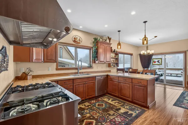 $675,000 | 204 South 2nd Street, Elk River, ID 83827