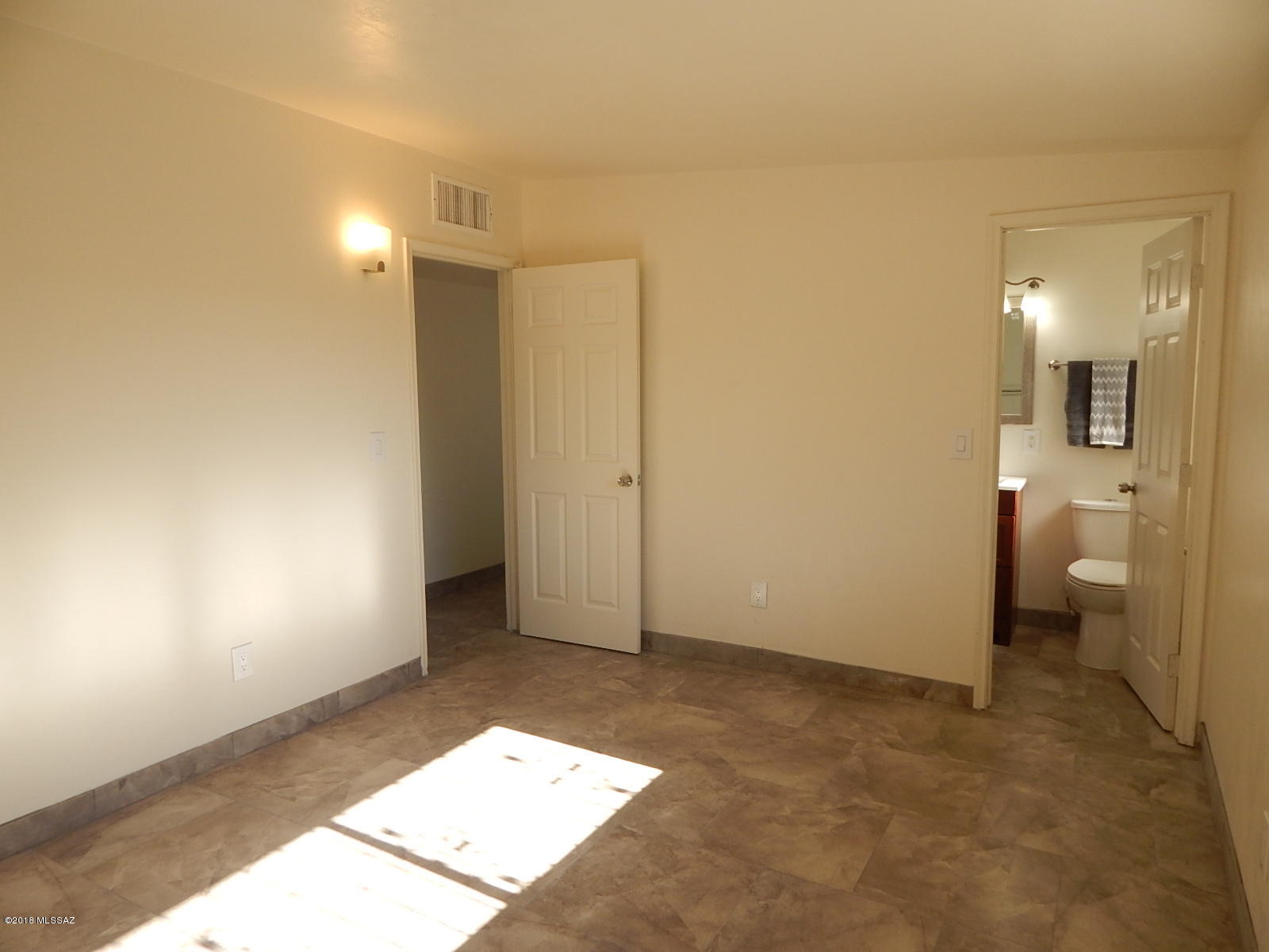 2042 West Grant Road Tucson, AZ 85745 - Photo 9 of 32 Gallery Image 9