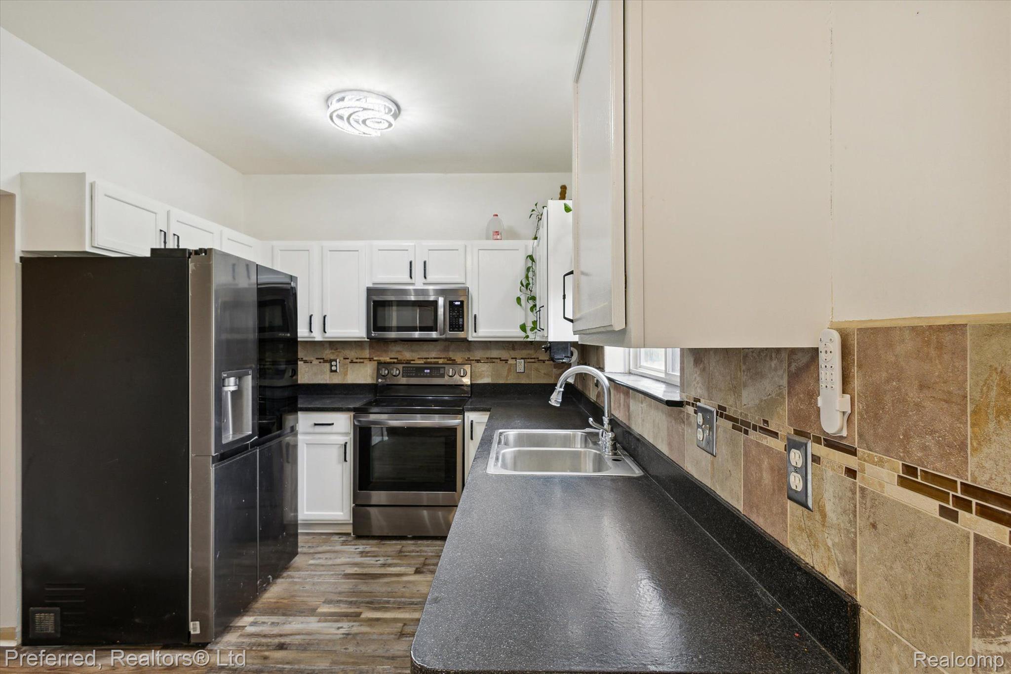 52119 Rivard Road New Baltimore, MI 48047 - Photo 13 of 38 Gallery Image 13