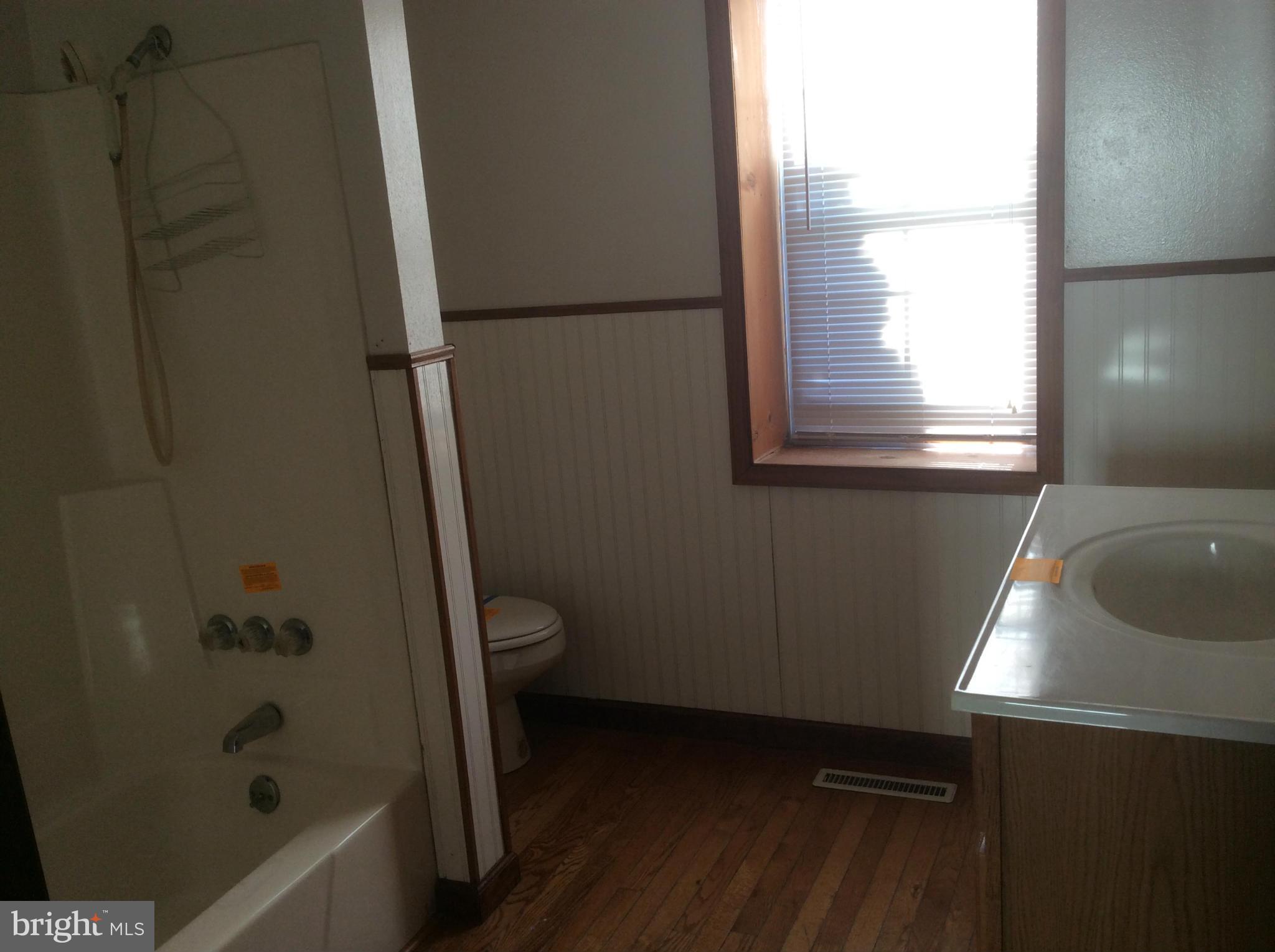 7746 Sauerbacker Road Pasadena, MD 21122 - Photo 12 of 17 Bath (Master)