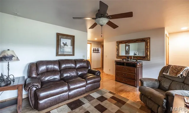 $670,000 | 3292 County Road 625, Birch Tree, MO 65438